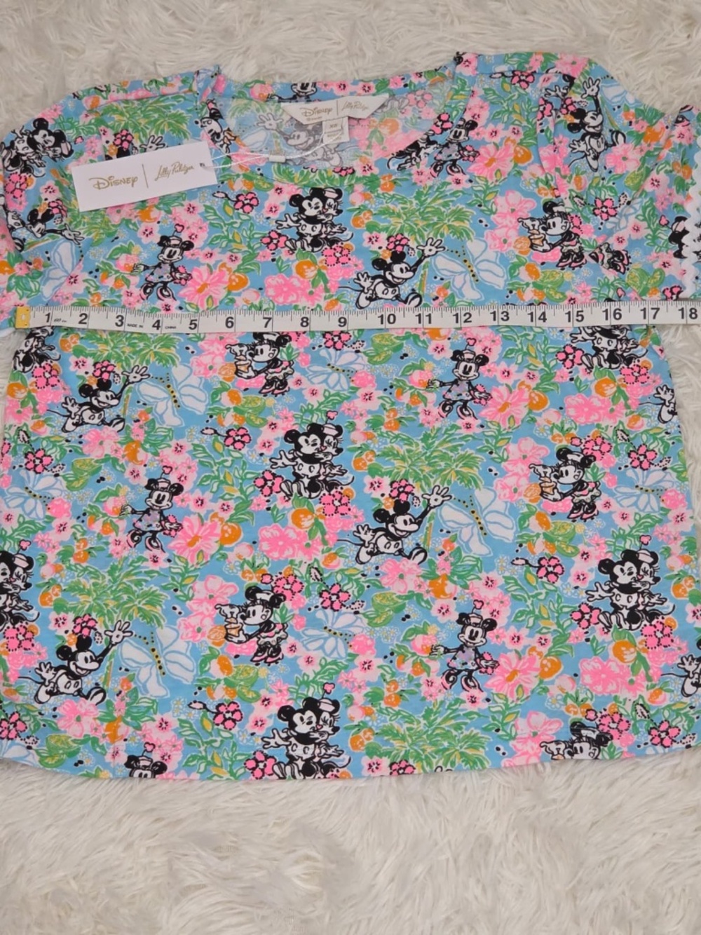 NWT Lilly Pulitzer Disney Top "Lilly Hearts Disney" - Picture 4 of 14